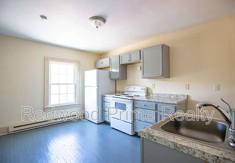 908 Main St #202 — Photo 8
