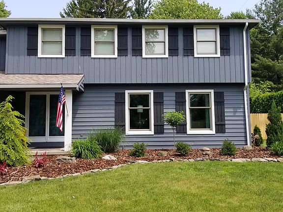 2nd image of 550 Thorn Dr NE