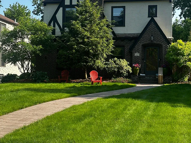 215 W Minnehaha Pkwy #2 — Photo 1
