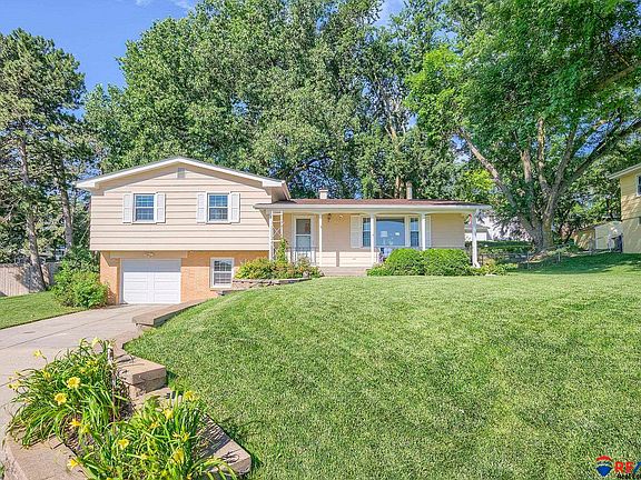 2nd image of 3542 Parkview Dr