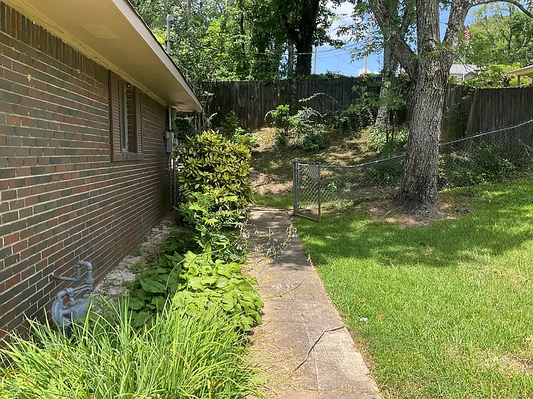 2606 Jones St — Photo 5