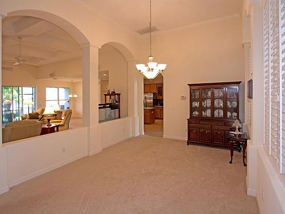 4th image of 960 Nola Dr