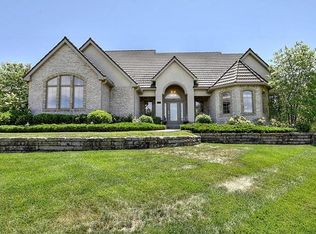 6095 Westwood Ct, Parkville, MO 64152