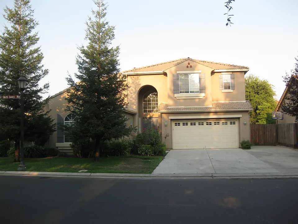 8446 N Savory Way
