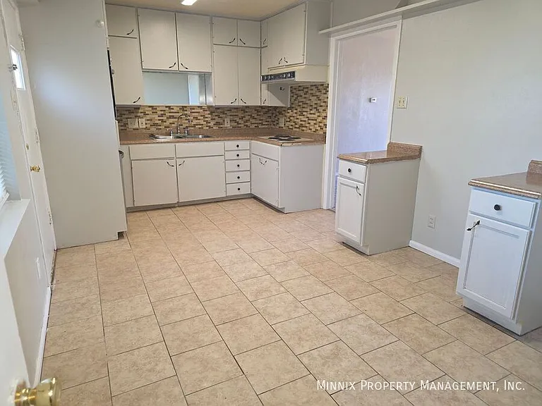 4610 Storey Ave — Photo 6