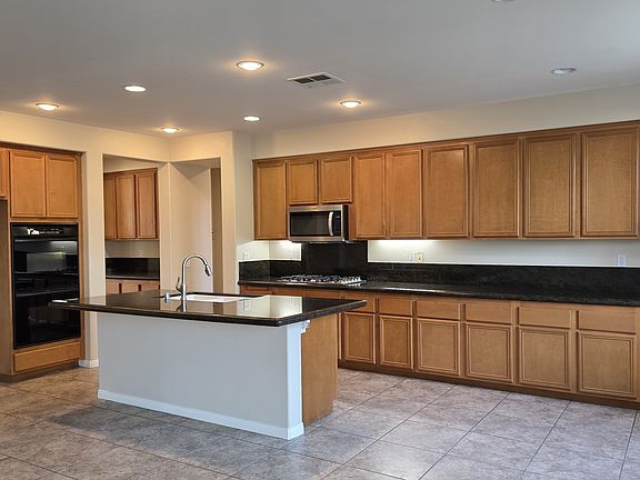 4th image of 25130 Cliffrose St