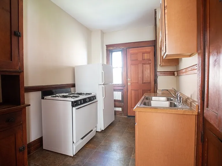 Freshly Renovated 2BR Apartments Near UWM Heat Included — Photo 40