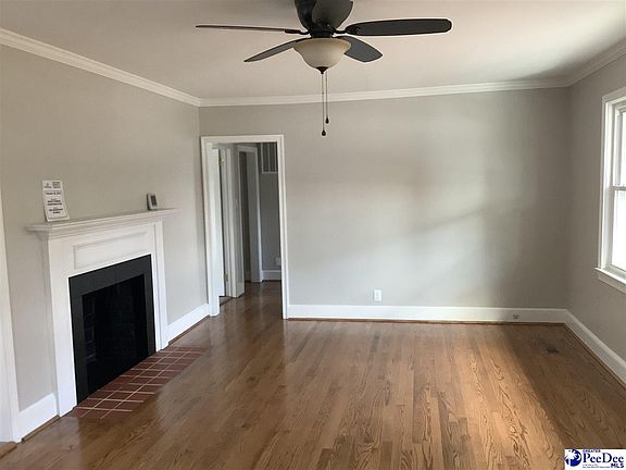 3rd image of 320 Barefoot St