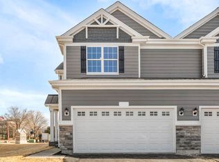 219 Charlestowne Lakes Dr, Saint Charles, IL 60174