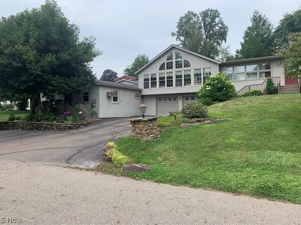 4843 Valley Dr, Millersburg, OH 44654