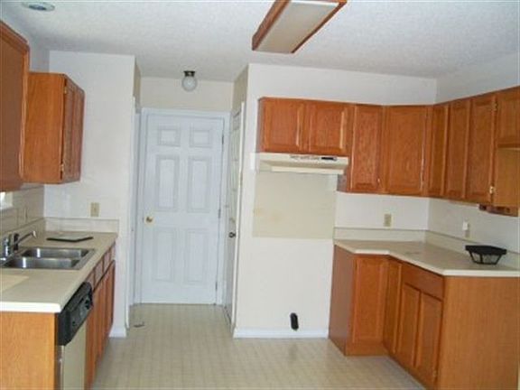 2nd image of 906 O'Grady Dr