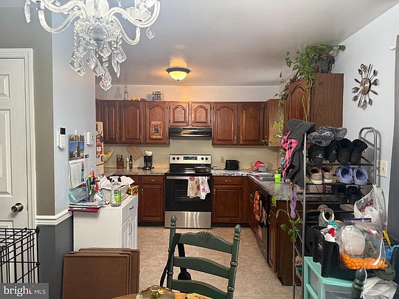 4th image of 436 Hillside Ave #1