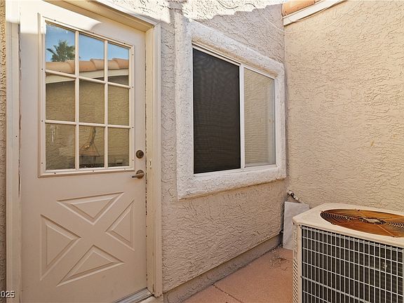 3rd image of 2162 Camel Mesa Dr