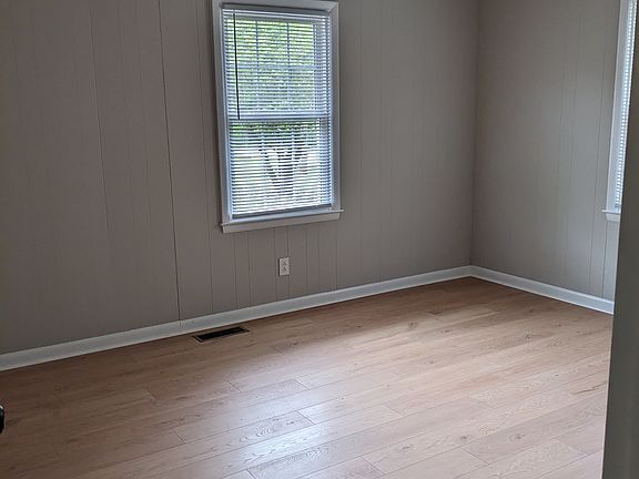 Master bedroom 
Room size: 13.8x11.5