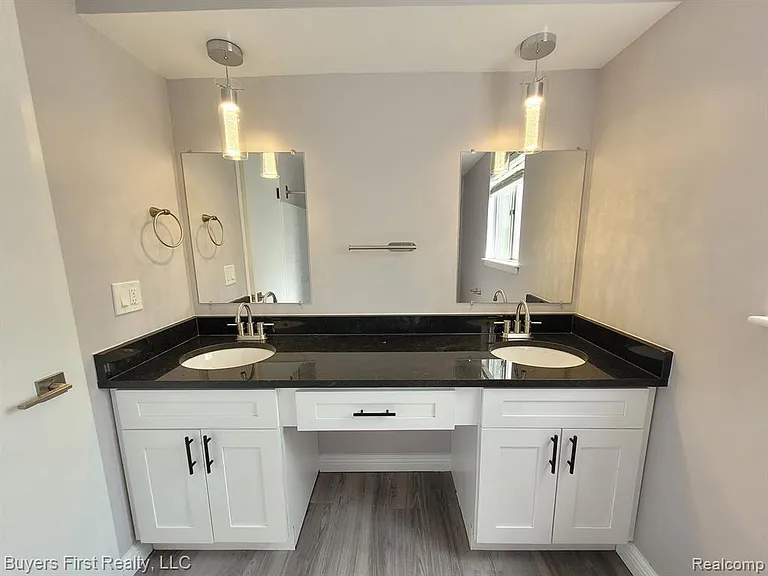 18425 Alta Vista Dr — Photo 22