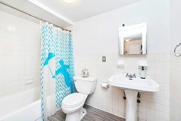 Rented by Keller Williams NYC | media 23