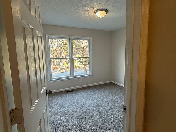 5th image of 290 Mill Pointe Trl