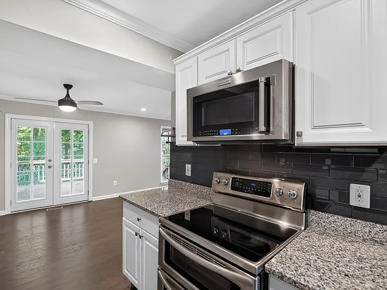 6176 Martins Landing Ct — Photo 9