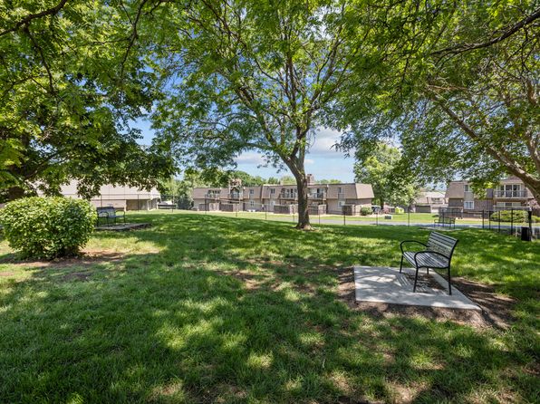 Fox Run Apartments | 7650 Goddard St, Overland Park, KS