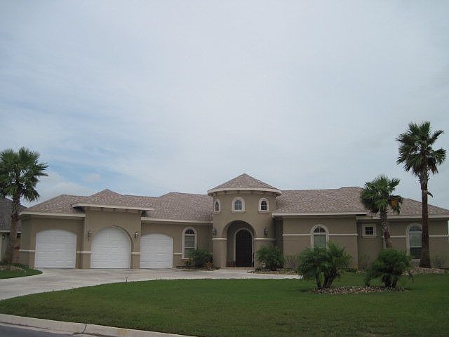1st image of 4 Country Club Dr