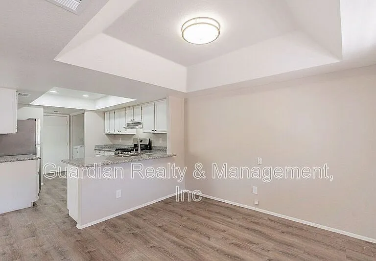 4389 S Potter Dr — Photo 4