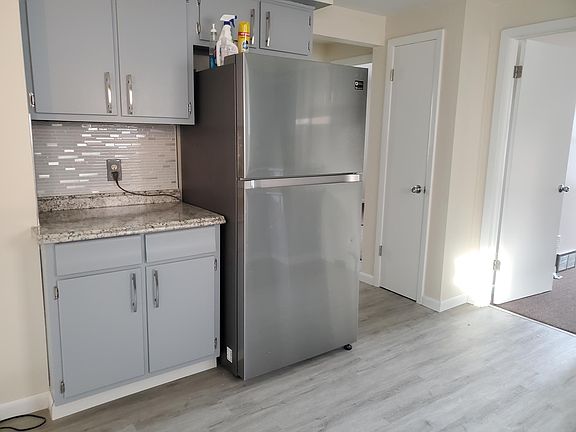 5th image of 449 Callodine Ave Floor 1