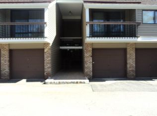 141 Overlook Dr, Clinton, NJ 08809