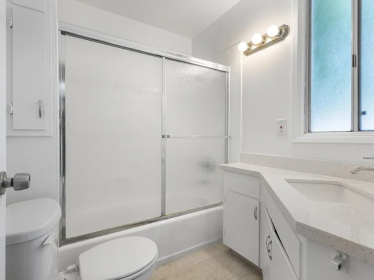 221 Pacific Ave — Photo 12