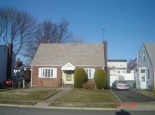 8 Grant Dr W, Valley Stream, NY 11580