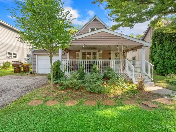 434 E Calhoun St, Woodstock, IL 60098