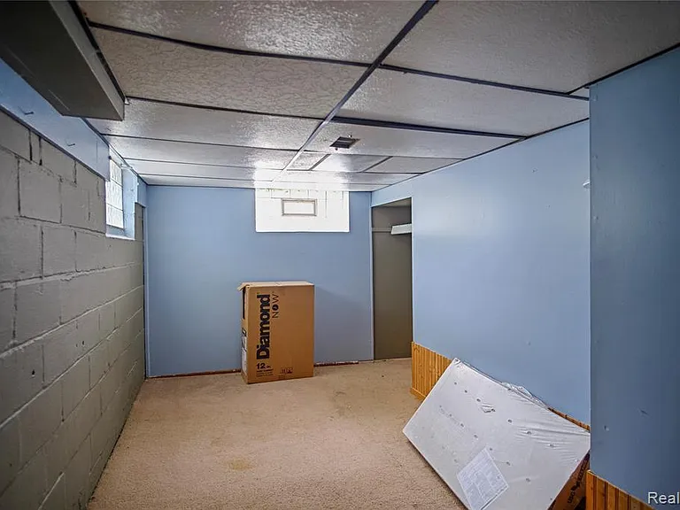 206 N Troy St — Photo 28