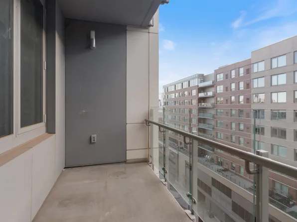 9 Avenue At Port Imperial image 21 of 23