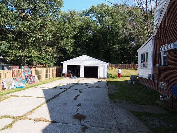 2nd image of 5747 Wellesley Ave