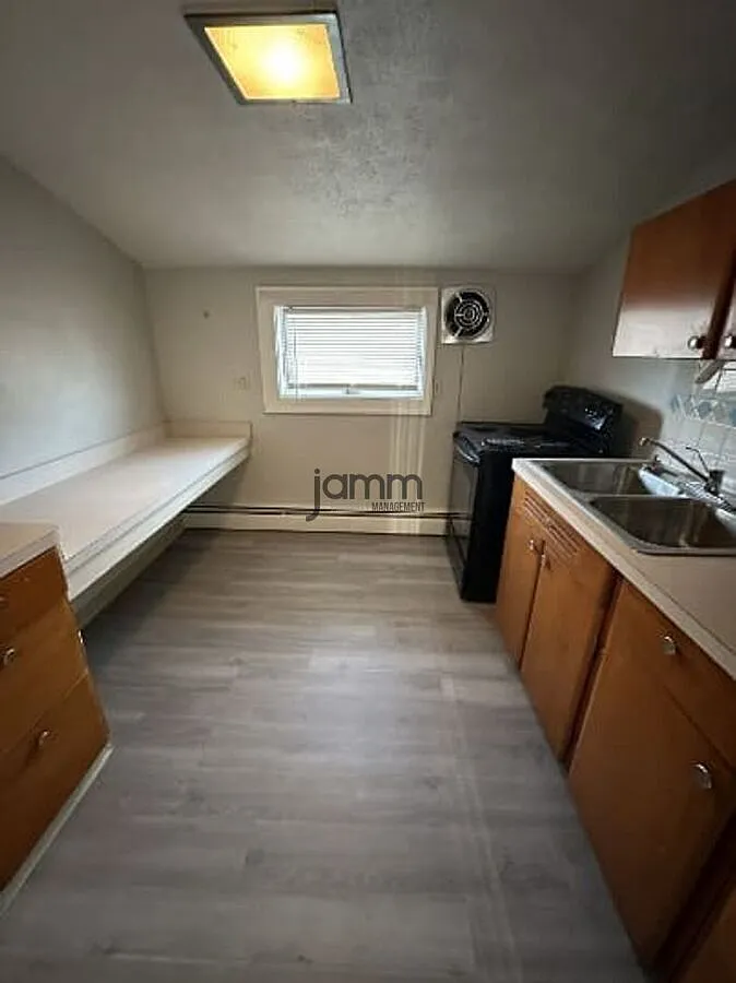 Large 1-Bedroom Apartment in Lakewood! — Photo 3