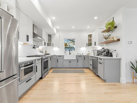 5th image of 17 Akron St #2