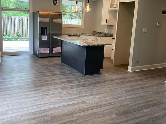 3rd image of 330 Franklin St #330