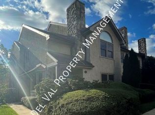 11 Woodstream Dr #1, Wayne, PA 19087