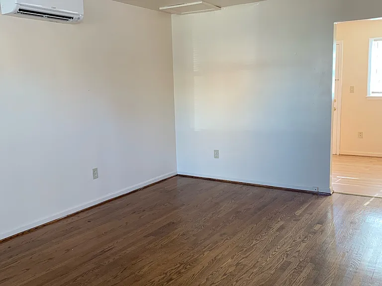 812 Whitney Ave NW — Photo 4