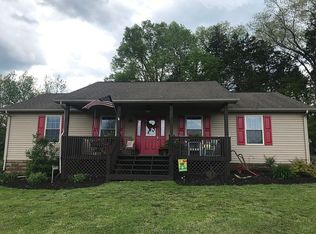 201 Shawnee Dr, Irvine, KY 40336