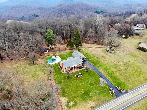 4th image of 4554 Beverly Pike