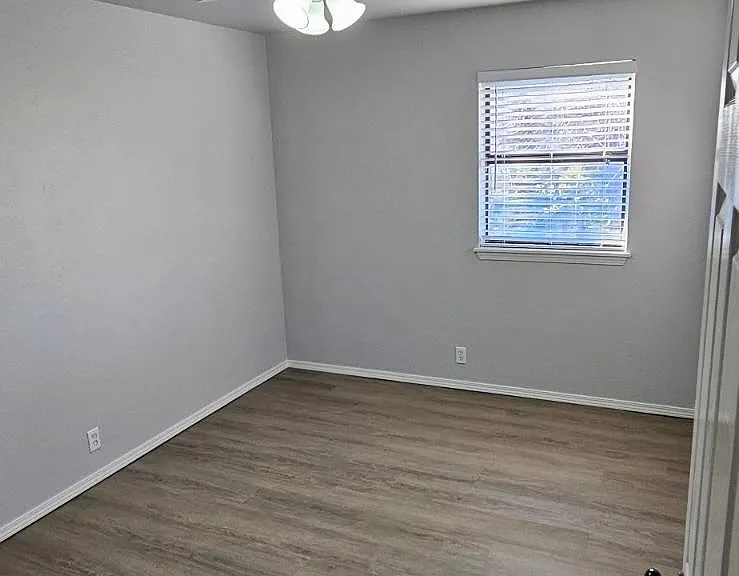 2308 Shady Tree Ln — Photo 28