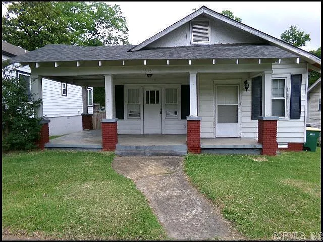 3 bed, 2.0 bath, 1386 sqft, $1,050 — Photo 1