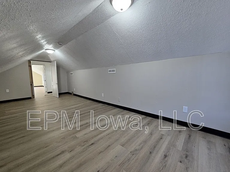 1125 N Barclay St — Photo 25