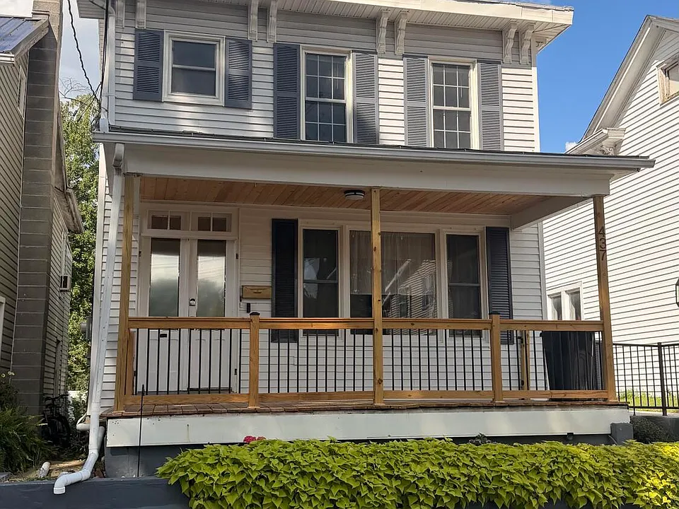 437 E Main St