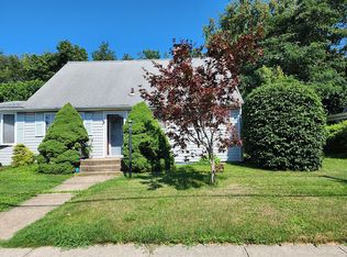 12 Endicott Rd, Hamilton, NJ 08690