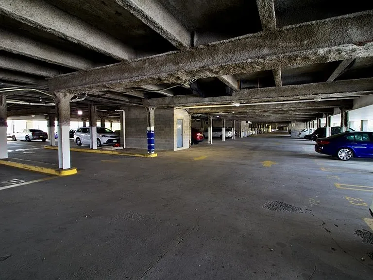 340 The Promenade — Photo 33