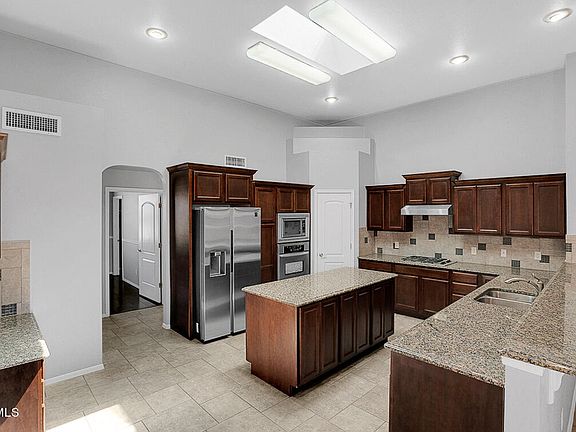 5th image of 3125 Crown Rock Dr