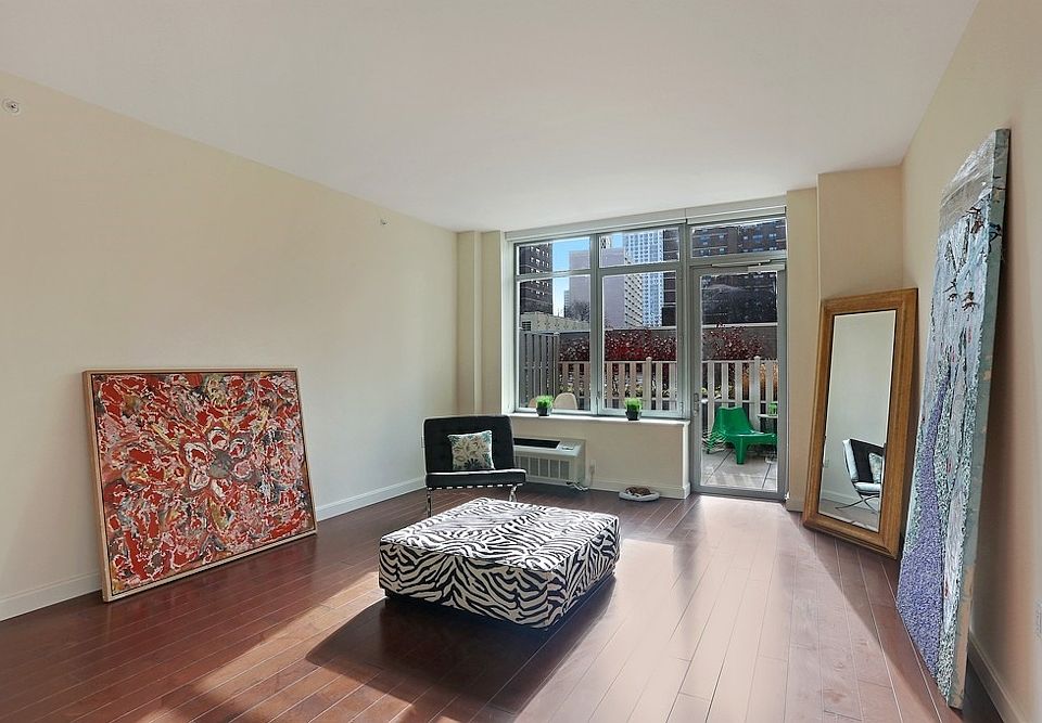 1st image of 81 Fleet Pl APT 3H