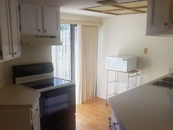 4th image of 235 Woods Landing Trl