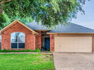 936 Freshwood Ct, Arlington, TX 76017